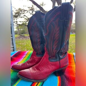 Red hot alligator skin vintage Justin boots. Size 5.5. Made in USA.